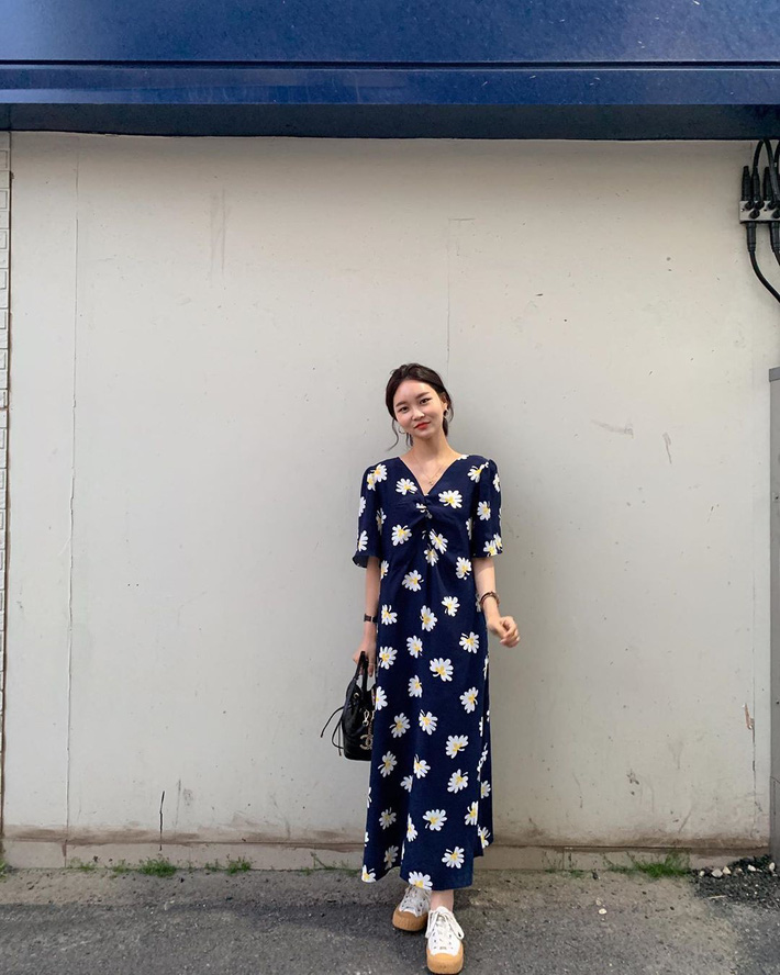 Street style Châu Á: 15 set đồ từ hoa hoét cho đến trơn màu đủ sức